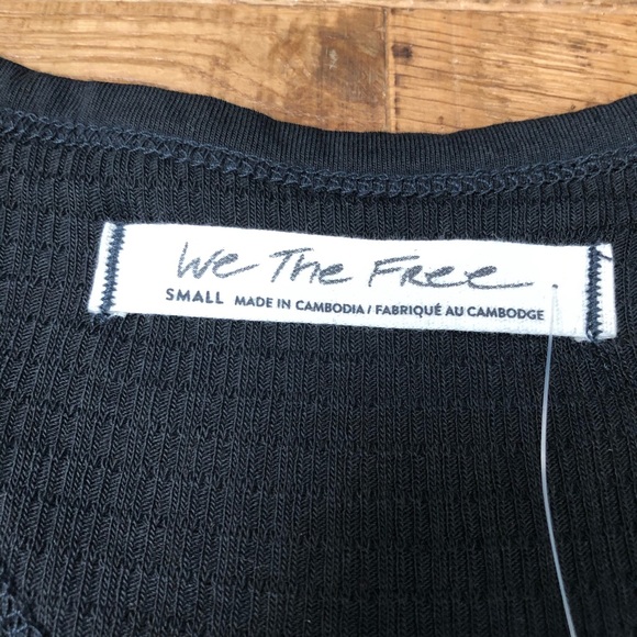 Free People button detail top - Picture 2 of 4